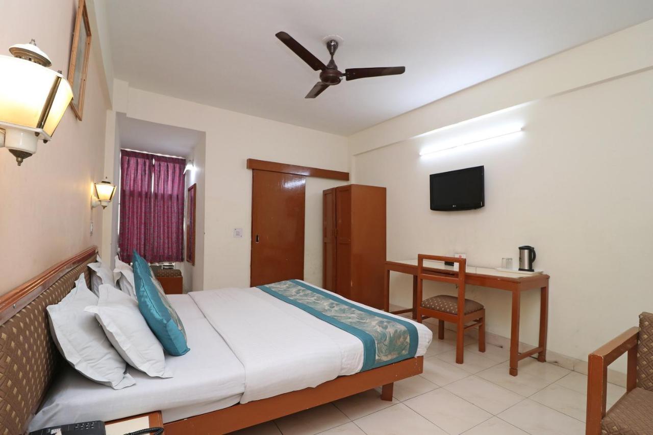 دهرادون Oyo 1822 Hotel Ambassador المظهر الخارجي الصورة