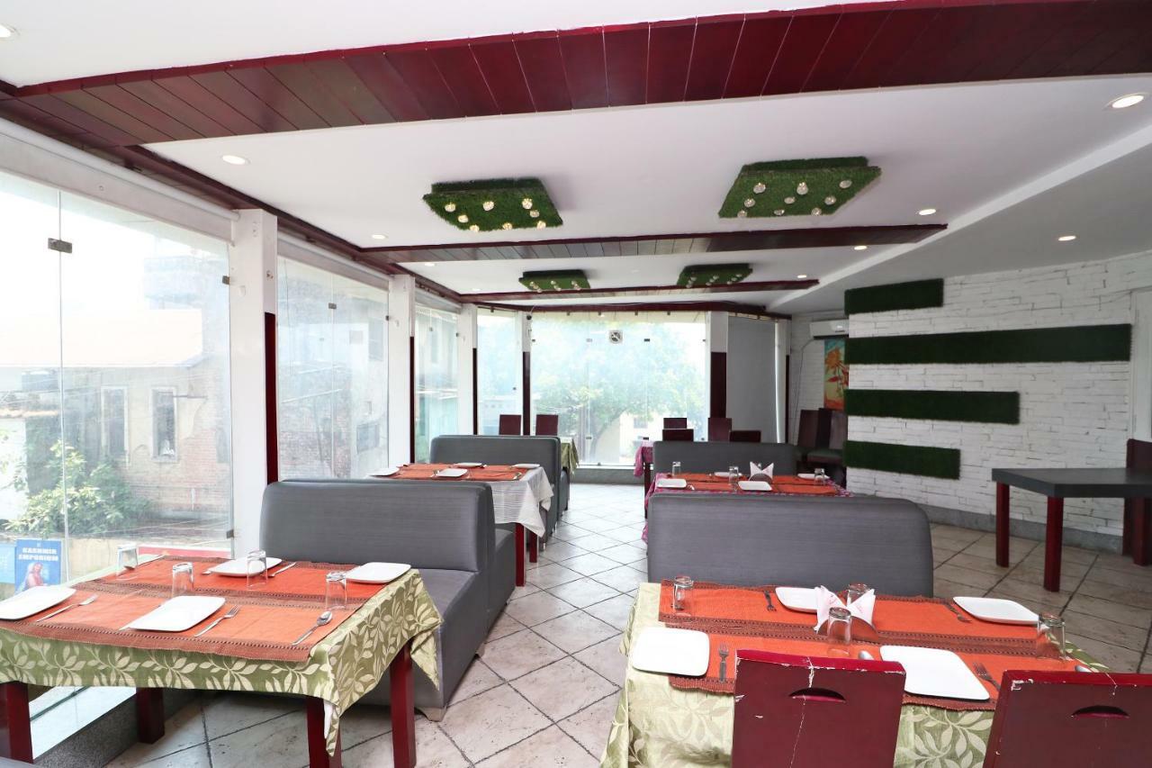 دهرادون Oyo 1822 Hotel Ambassador المظهر الخارجي الصورة